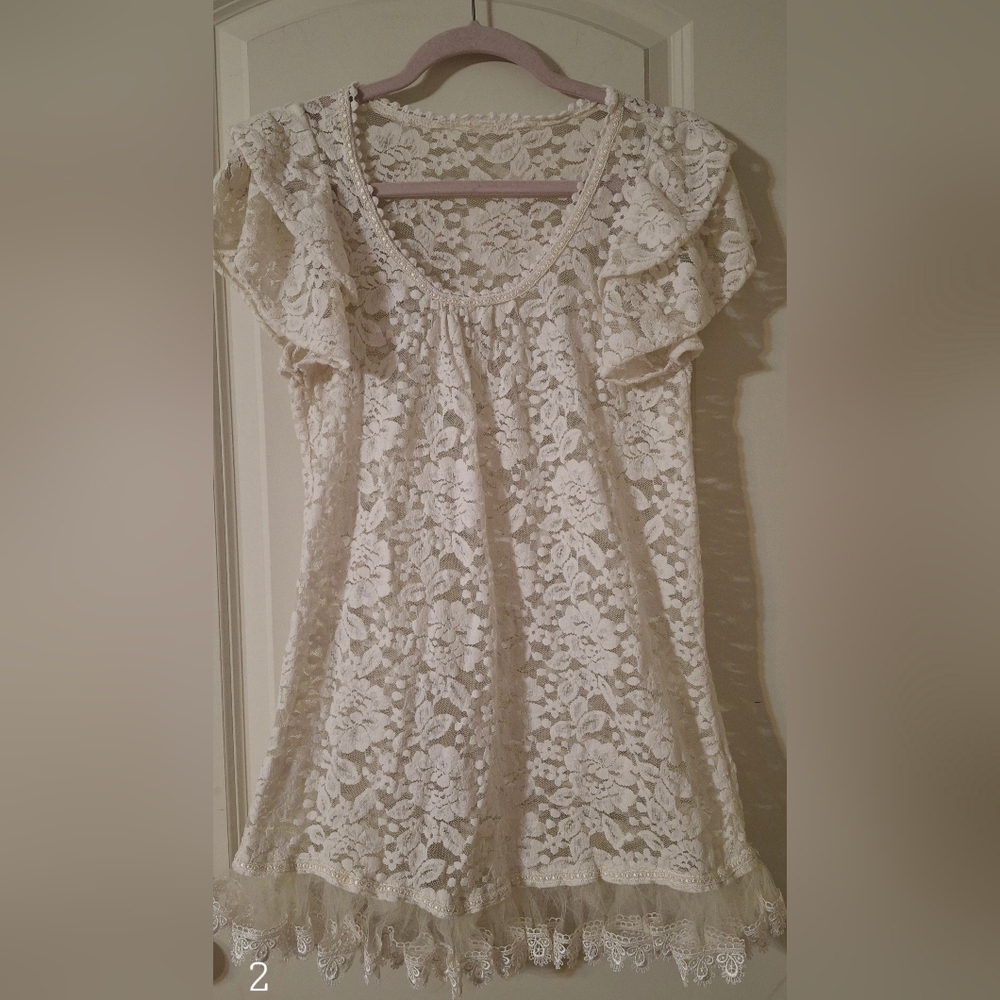 Unbranded white lace womens top small- medium ruffle sleeve lighweight angelical